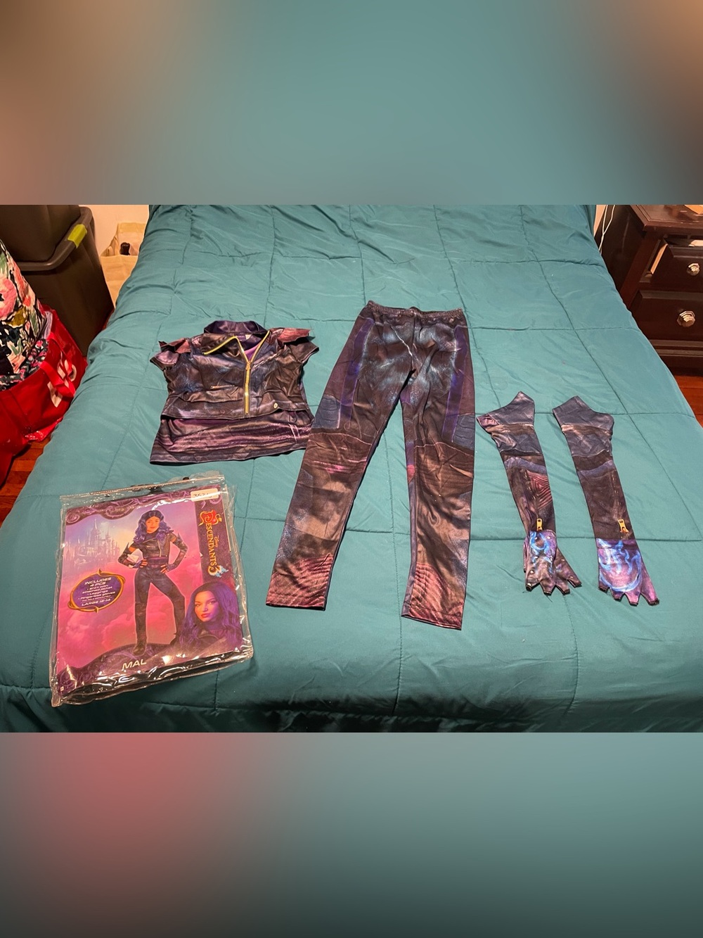 Girls descendants 3 mal costume L 12-14